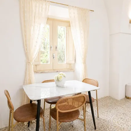 Apartman Charming Combining Ancient And Modern