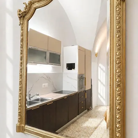 Charming Combining Ancient And Modern Apartman